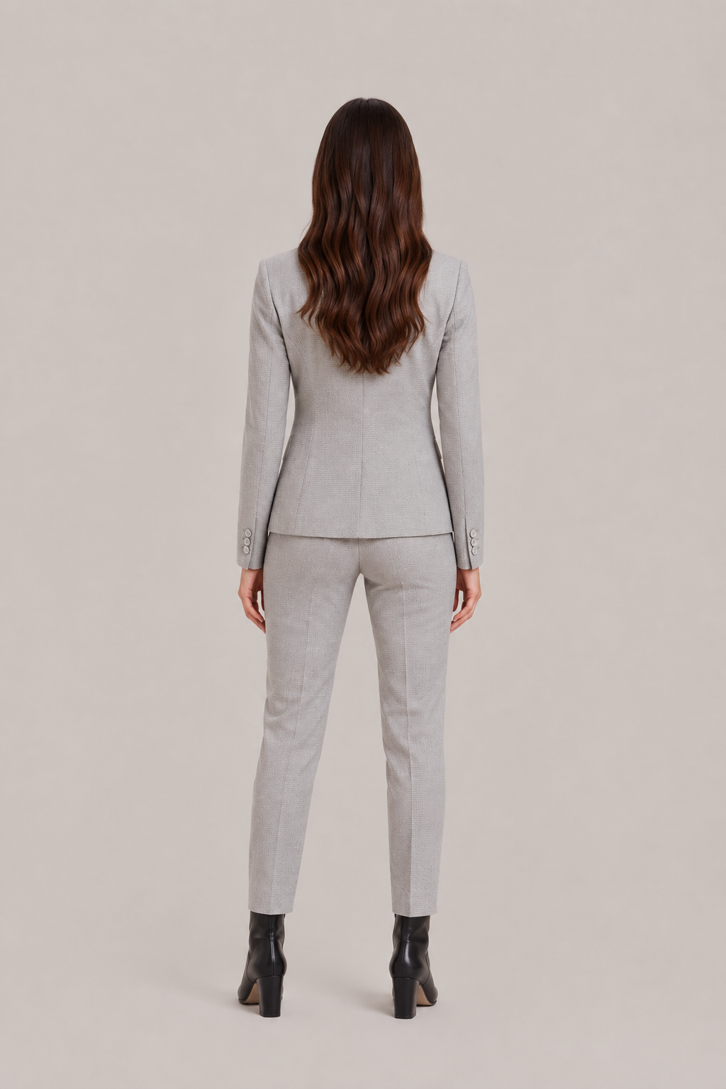 Broekpak met blazer en smalle broek voor dames – Amara