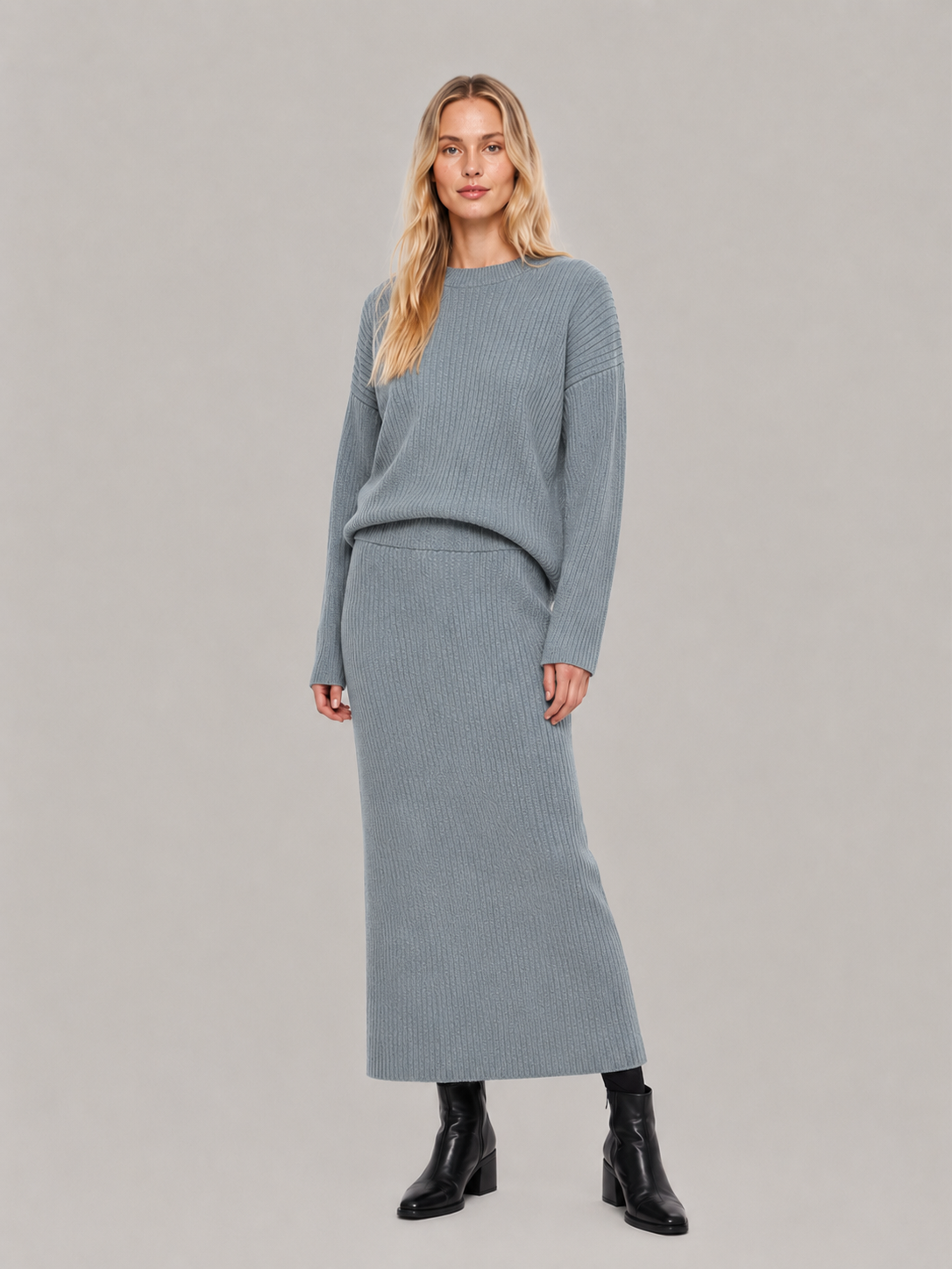 Ribgebreid truipak met rechte rok voor dames – Ylva