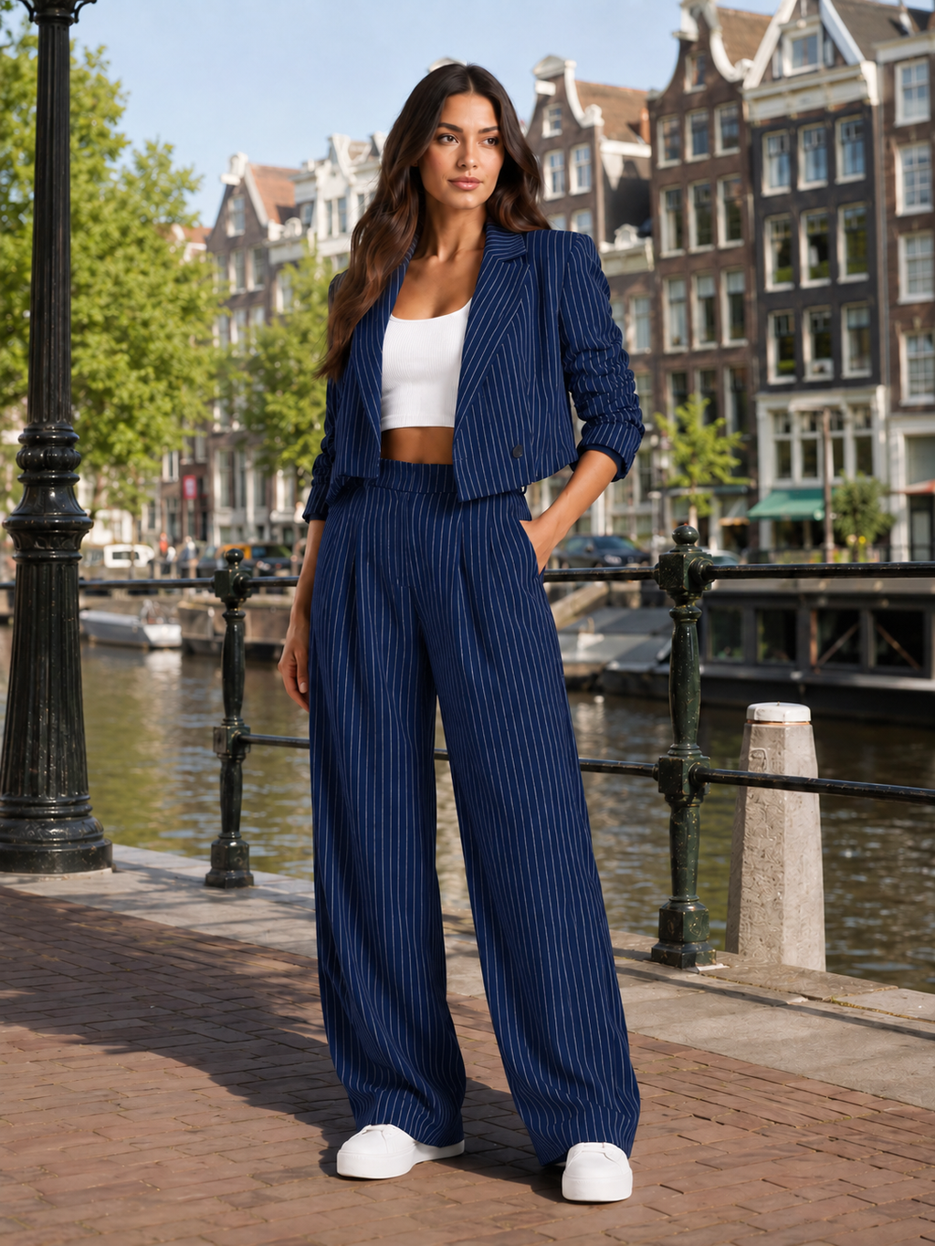 Tweedelige krijtstreepset met cropped blazer voor dames – Sorelia