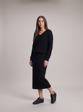 Gebreide set met trui en lange rok voor dames – Wieke